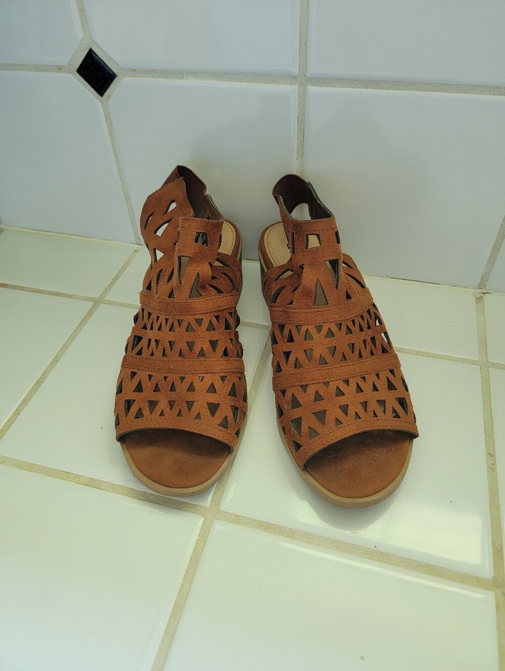 Diba Rust/Brown Cutout Sandals - Stylish Open-Toe Comfort